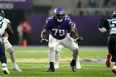 Patriots acquire another tackle via trade with Vikings for draft pick